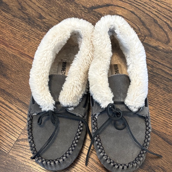Minnetonka Shoes - Minnetonka Kids Charcoal Suede Slippers